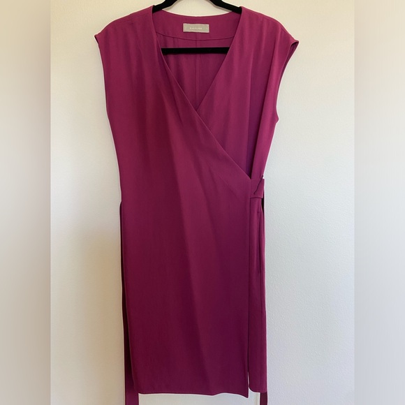 Everlane Japanese GoWeave Mini Wrap Dress in Berry, Size 2 - Picture 2 of 5